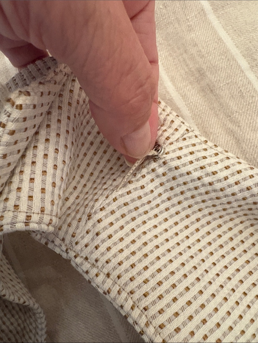 ANN MASHBURN White and Tan Textured Sleeveless V-Notch Top - Picture 8 of 8